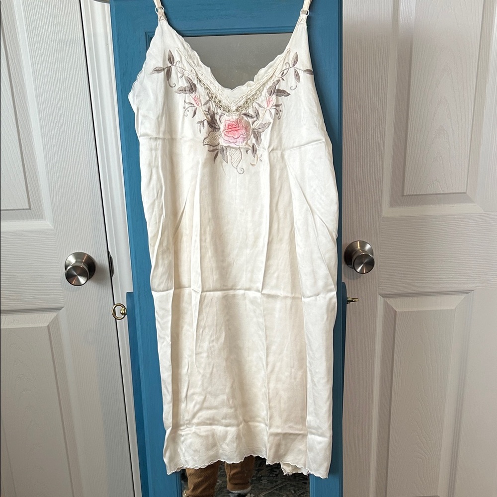 VTG White Dainty 90s Floral Embroidered Silk Slip Dress Small/Medium